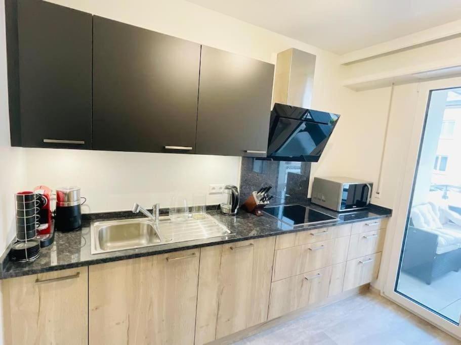 Three Bedrooms In Center With Terrace&parking Appartement *