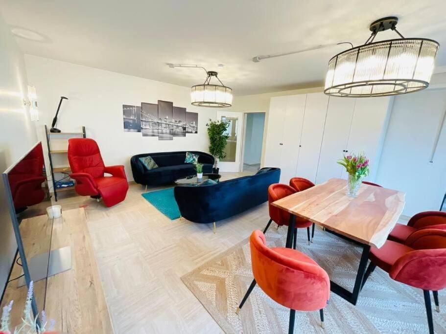 Three Bedrooms In Center With Terrace&parking