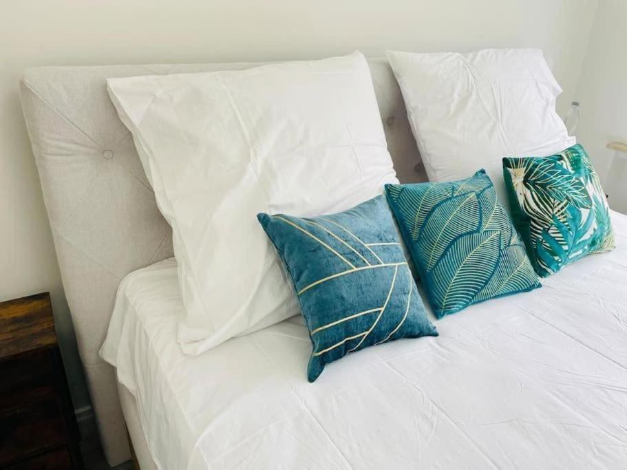 Three Bedrooms In Center With Terrace&parking Appartement *